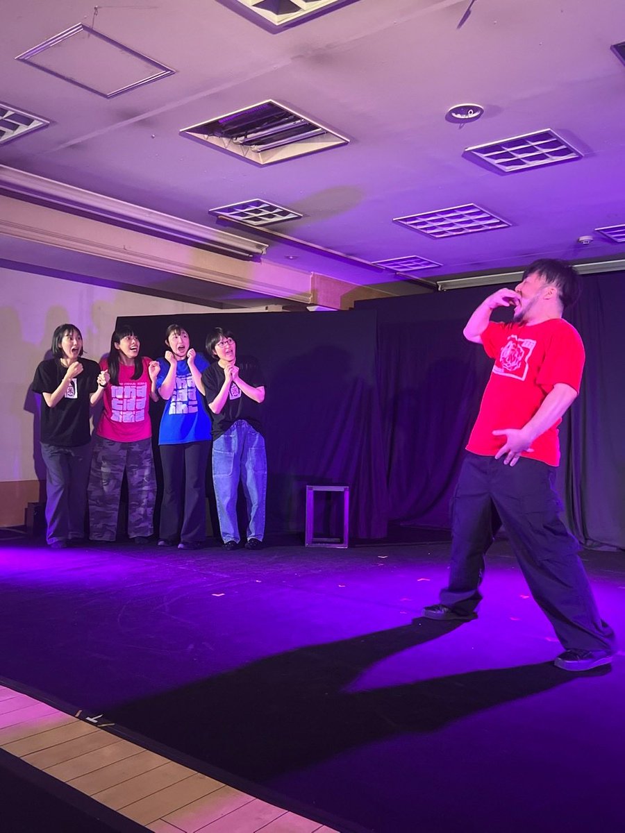 mk_ohatu's tweet photo. 【振り返り】
劇団ヒロシ軍！本当に大好きな劇団です😂
最前列で涙が出るくらい笑わせてもらいました！大好きな「決闘」や「マタギ」が観れて嬉しかったです✨圧倒的パワーと世界観がすごい！👏👏コラボもさせていただき、とても幸せな時間になりました☺️✌️
 #あにBAZU
 #なかとば20周年 https://t.co/4PABJyLfcp