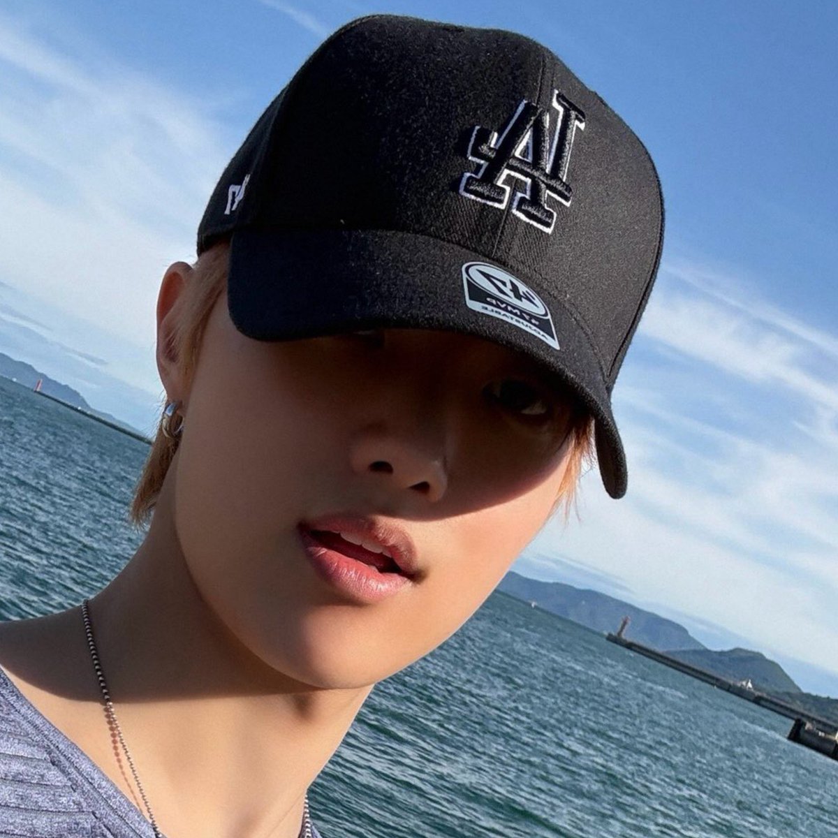 nichojooisms's tweet photo. so they matched caps and glasses ohhh i hate coupleism https://t.co/YnTele53aa