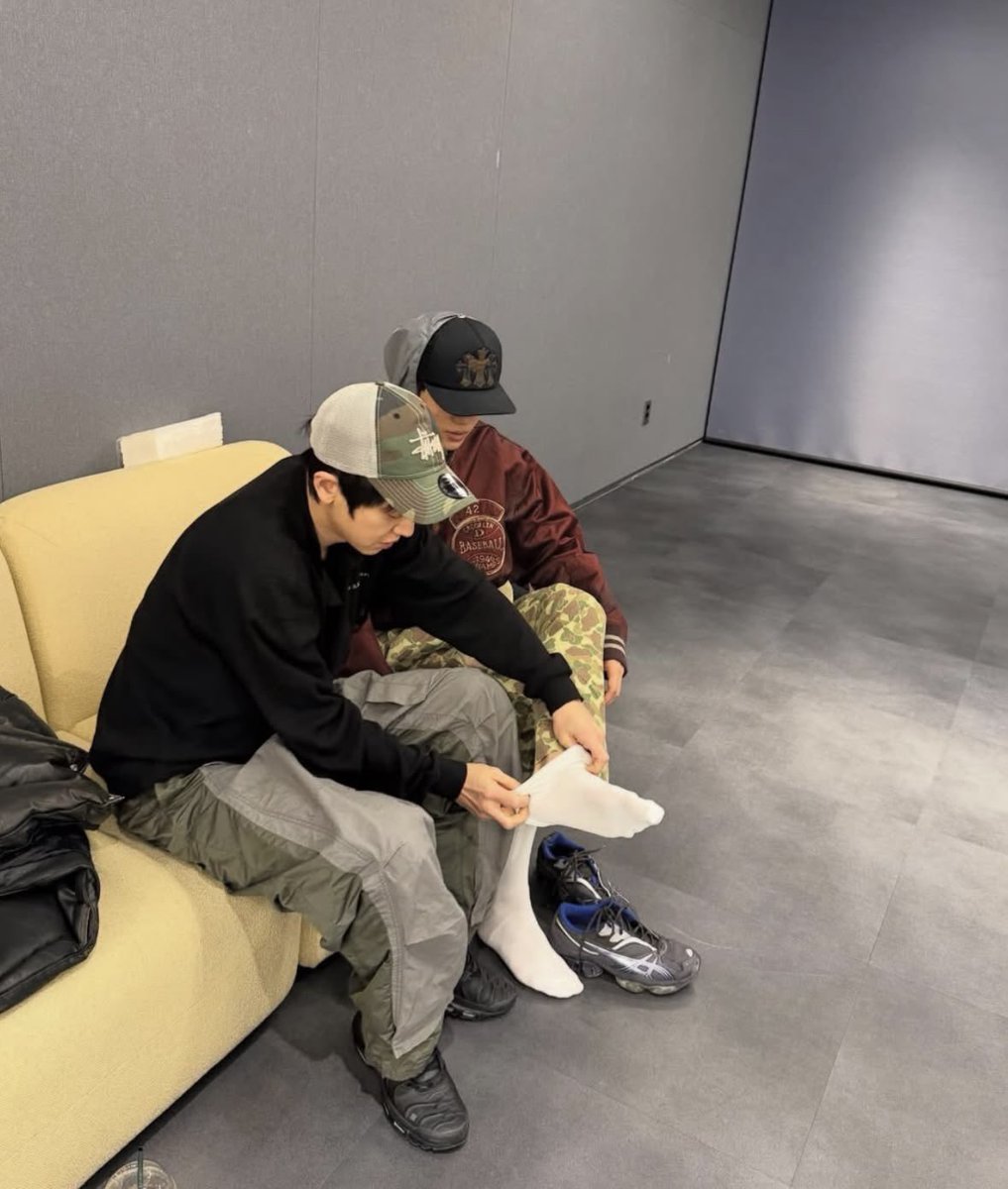 jonginsloey's tweet photo. Sometimes I sit down and think that wow Jongin is really Chanyeol’s princess https://t.co/WixqBYZpjZ