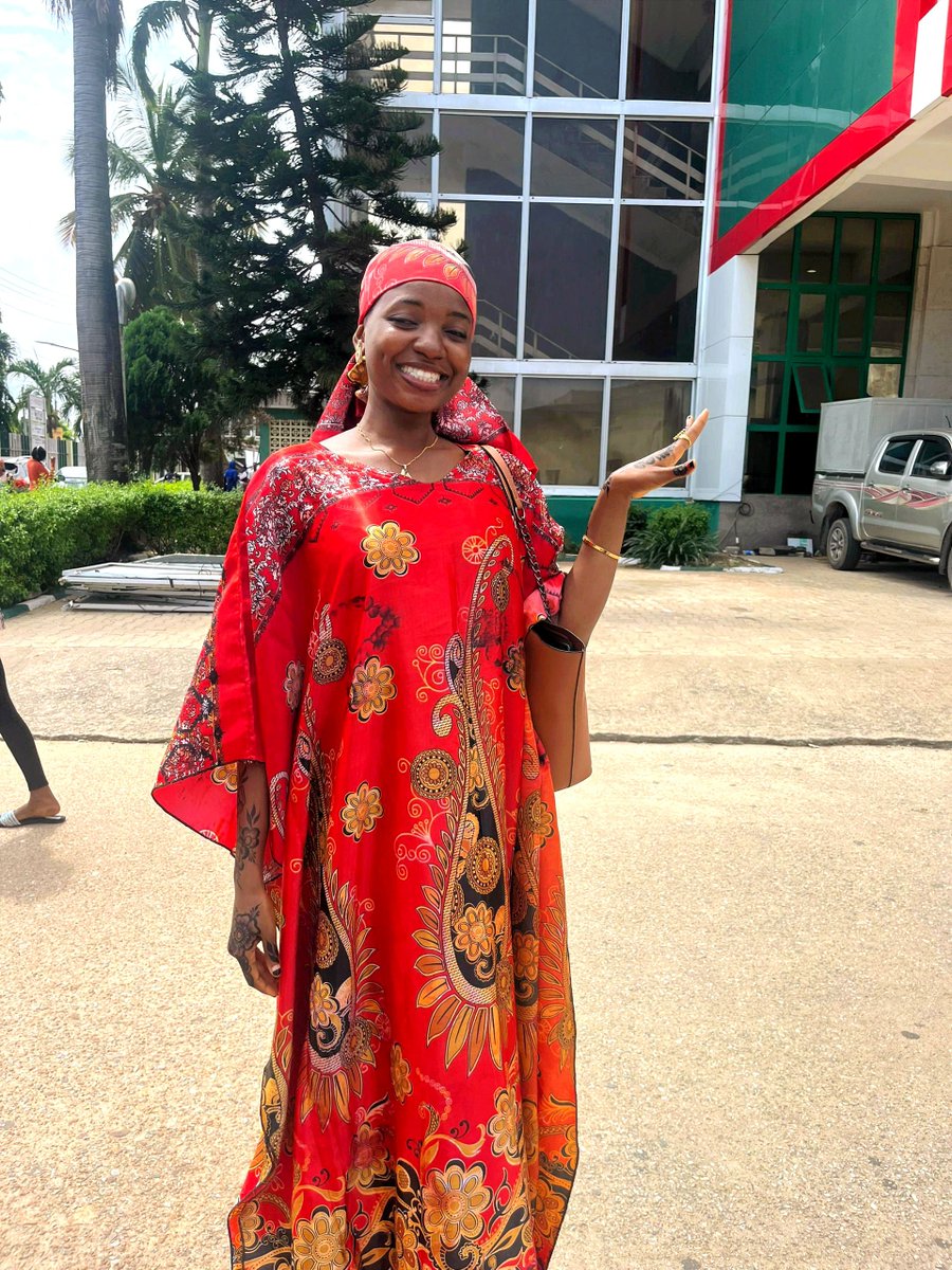 olori_hadassah's tweet photo. Did this henna a while ago, I was scared at first cause it was my first time and I didn't want something I'd react badly to abeg oo 😂😂, I loved itttt.
Steeze yen po ju ni last frame yen mehn 🌚😂.
Happy new month y'all 🎉 ❤️.

Bubu from @hadaaesthetics https://t.co/1zDNrrCXiI