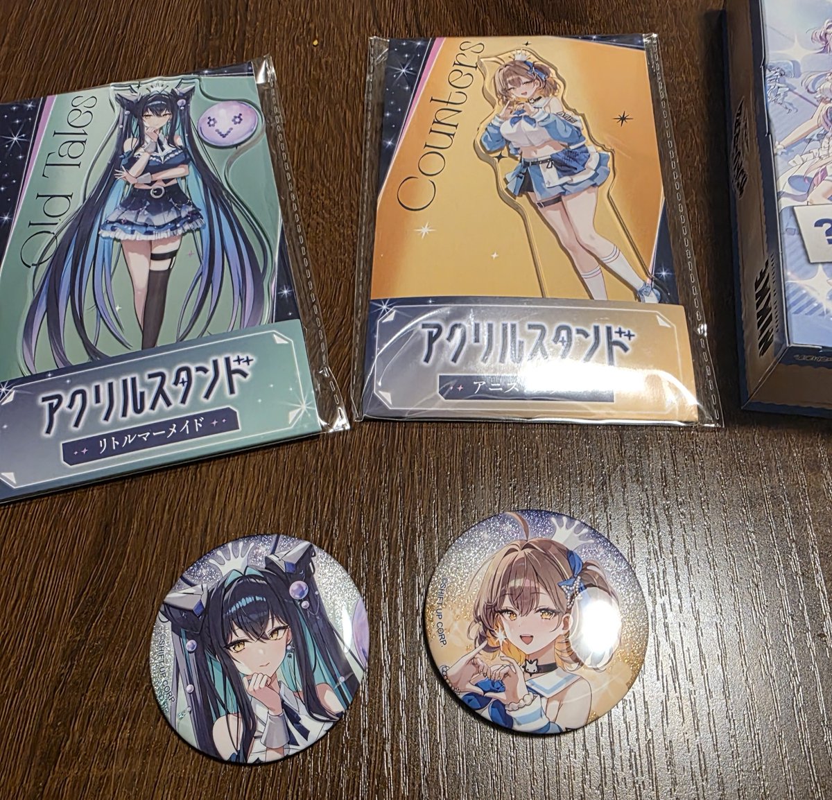 Timon_BoardGame's tweet photo. 今日のローソンニケの成果ー！！！
今回のグッズだと缶バッジのクオリティがめちゃくちゃ高い！✨

カントリーマアム開けたくない(笑)(笑)
でも中身気になるー！✨

誰かオラに開ける力をー！(笑)

#NIKKE
#ローソン
#ローソンNIKKE https://t.co/86wUgO0br2