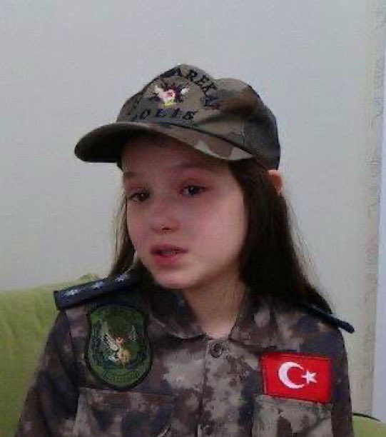 TurkcuPaylasim's tweet photo. 🇹🇷Şehit Özel Harekat Polisimiz Nurettin Ademoğlu’nun kızı Zeynep’in ders kitabına yazdığı yazı... https://t.co/Aa1NHrsZ0h