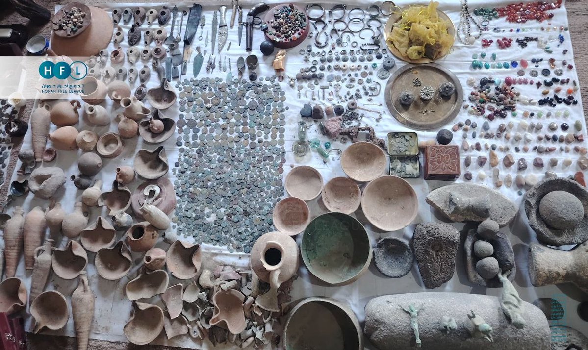QalaatAlMudiq's tweet photo. #Syria: 20 years of collecting, now handed over to the Antiquities Directorate.

A resident of #Daraa province donated his personal collection of ancient artifacts, including gems, copper objects, coins from different periods, small amphorae, terracotta pieces, jewelry and Roman oil lamps.