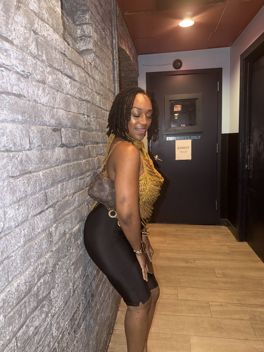 prettywildd_'s tweet photo. Yesterday was my golden bday ✨💋
#31onthe31st
 Yes I made my top lol https://t.co/ITumIHaR2e