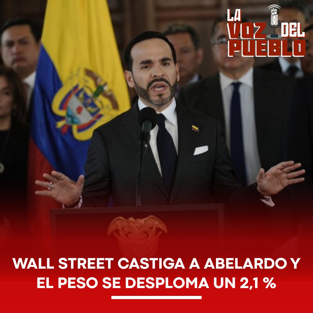 lavozdepueblo1's tweet photo. 🚨 DESPLOME DEL PESO COLOMBIANO TRAS EL NEFASTO BALANCE ECONÓMICO DEL GOBIERNO ABELARDO

El panorama económico pintado por el nuevo gobierno del presidente Abelardo de la Espriella cayó como un balde de agua fría en los mercados internacionales. Un duro informe revelado por Bloomberg confirmó que la lectura fiscal del Ejecutivo y las cifras presentadas sacudieron con fuerza a Wall Street, desencadenando una de las peores jornadas de venta masiva de activos colombianos en lo que va del año.

El desplome no se hizo esperar: la divisa nacional sufrió una fuerte caída del 2,1 %, reflejando la pérdida de confianza inmediata de los inversionistas extranjeros frente a las políticas de la administración actual. Mientras el Gobierno intenta justificar la crisis con un alarmante déficit fiscal, los analistas y operadores financieros internacionales advierten que la falta de credibilidad y la incertidumbre generada por de la Espriella amenazan con arrastrar al país a una desaceleración profunda y a un encarecimiento insostenible del crédito.