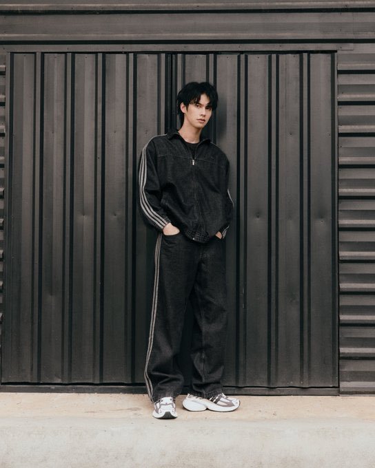 ohohyaowares's tweet photo. สุดหล่อ

#adidasOriginals 
#adidasxBRIGHT
#bbrightvc
@bbrightvc
#adidasOriginals https://t.co/Z9zG9oV9tD