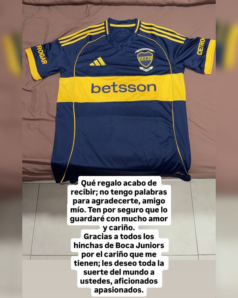 la12tuittera's tweet photo. 🇺🇾EDINSON CAVANI le regaló la 10 de #Boca a DEYVERSON. 👕🎁🇧🇷 https://t.co/1IZTBQqtzJ