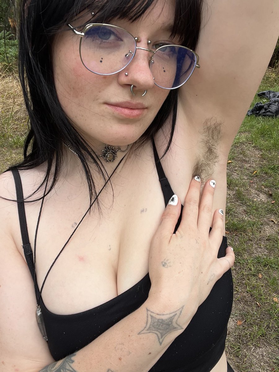 wwhereiseve's tweet photo. hairy girls are the most fun anyway https://t.co/nQY0xjsPLd