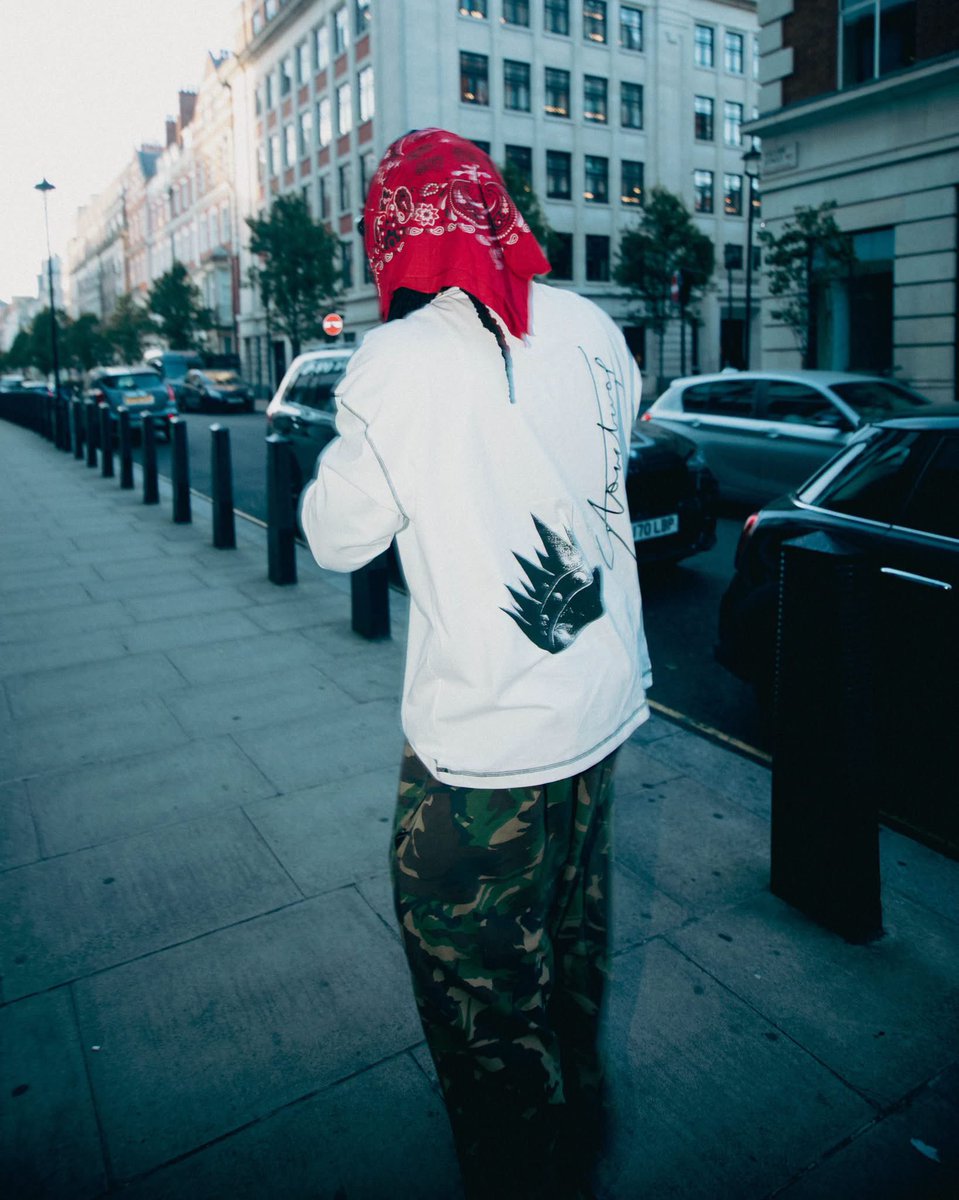 AccraGuyy's tweet photo. STONEBWOY MERCH 
PRE-ORDERS LIVE NOW 

↗https://t.co/Smh1ibUtMI https://t.co/JeGaWzrXaq