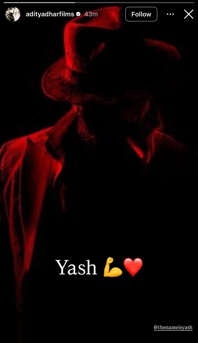 PanIndiaReview's tweet photo. The Biggest Director of the Country currently : Aditya Dhar has approved #Toxic 🧨💥🔥

#Dhurandhar director seemed to be impress with the performance of #Yash  ✅✅💯💯

Can’t wait for Dhar and Yash to Collab for one movie 🔜 https://t.co/AqkfzKj30G