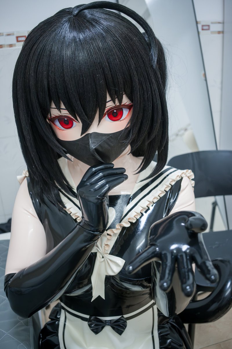 Dahuang69907346's tweet photo. 指挥官，让女仆大凤为您服务吧~

#kigurumi #latex #大凤 https://t.co/J5thxQ6buh