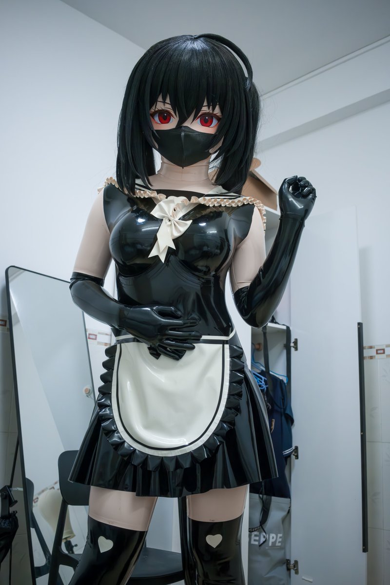 Dahuang69907346's tweet photo. 指挥官，让女仆大凤为您服务吧~

#kigurumi #latex #大凤 https://t.co/J5thxQ6buh