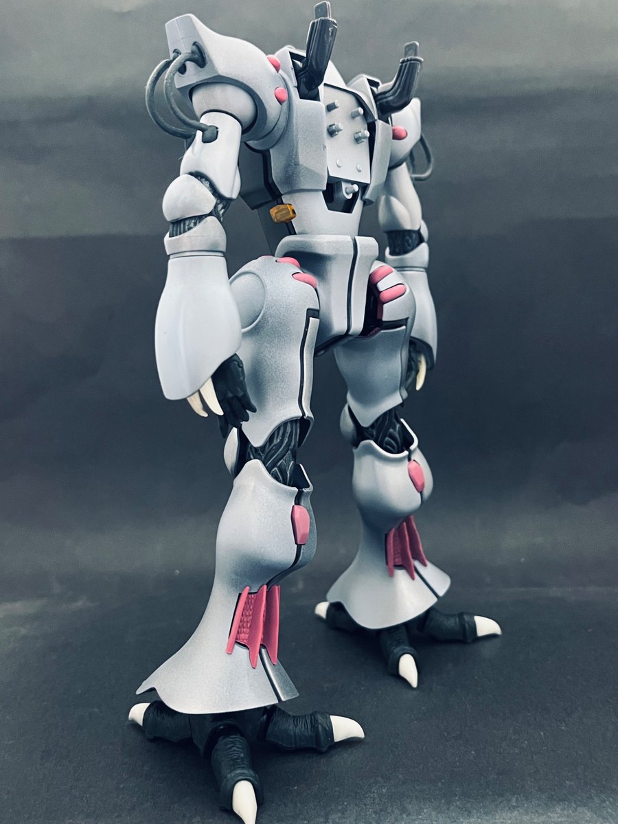 stomdad's tweet photo. ダンバインの進捗。

ここまで来たら、間に合いそうだな。

頭部、コンバーター、武器・・

羽🪶が鬼門💦

頑張るんだ、俺❗️

＃プラモデルを作る人と繋がりたい
＃聖戦士ダンバイン https://t.co/ybRSSPC9Fo