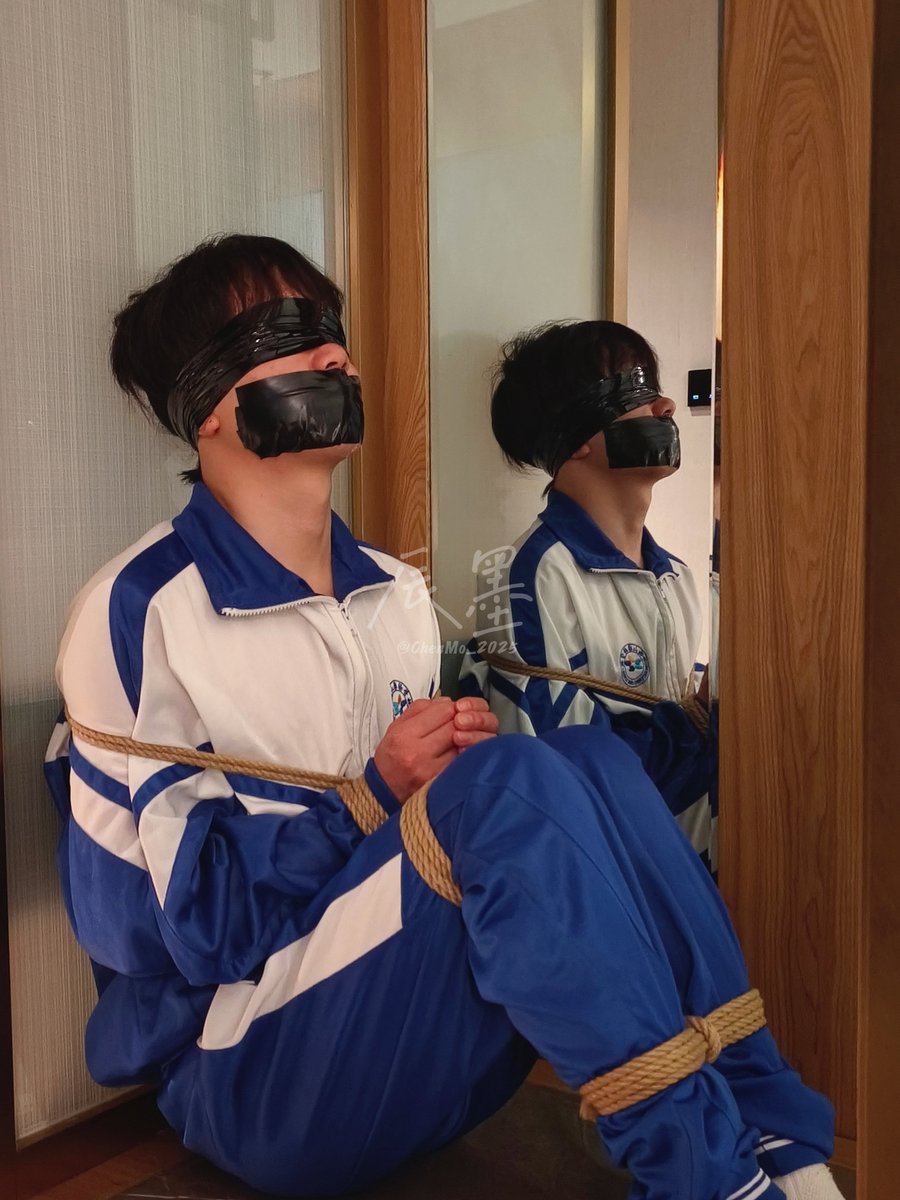 ChenMo_2025's tweet photo. 校服弟弟看着就很好欺负的样子😈
m:@seemuo1 https://t.co/zoVpZXHAWX