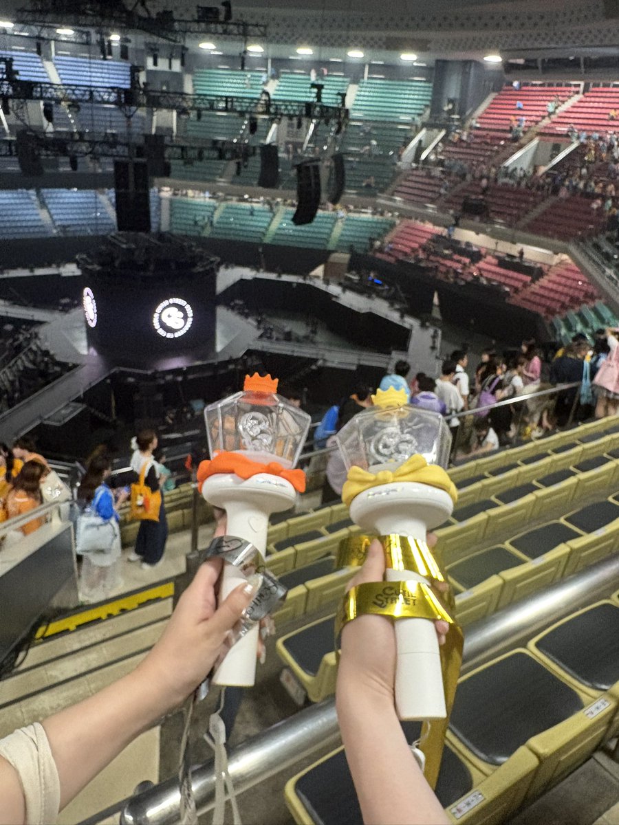 __ri__na22's tweet photo. 初日本武道館（՞>⩊<՞） https://t.co/B3QYqC0YDv