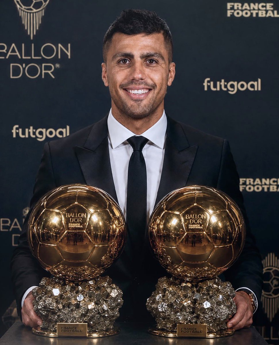 OficialSala12's tweet photo. 🚨 Segundo o Independent, assim está a corrida para a Bola de Ouro 2026:

1. 🇪🇸 Rodri
2. 🏴󠁧󠁢󠁥󠁮󠁧󠁿 Harry Kane
3. 🇪🇸 Lamine Yamal
4. 🇫🇷 Mbappé
5. 🇦🇷 Messi
6. 🇫🇷 Dembélé
7. 🇳🇴 Haaland
8. 🏴󠁧󠁢󠁥󠁮󠁧󠁿 Bellingham
9. 🇫🇷 Olise
10. 🇧🇷 Vini Jr

Rodri favorito para ganhar sua SEGUNDA Bola de Ouro. https://t.co/CG8rOJSiGp