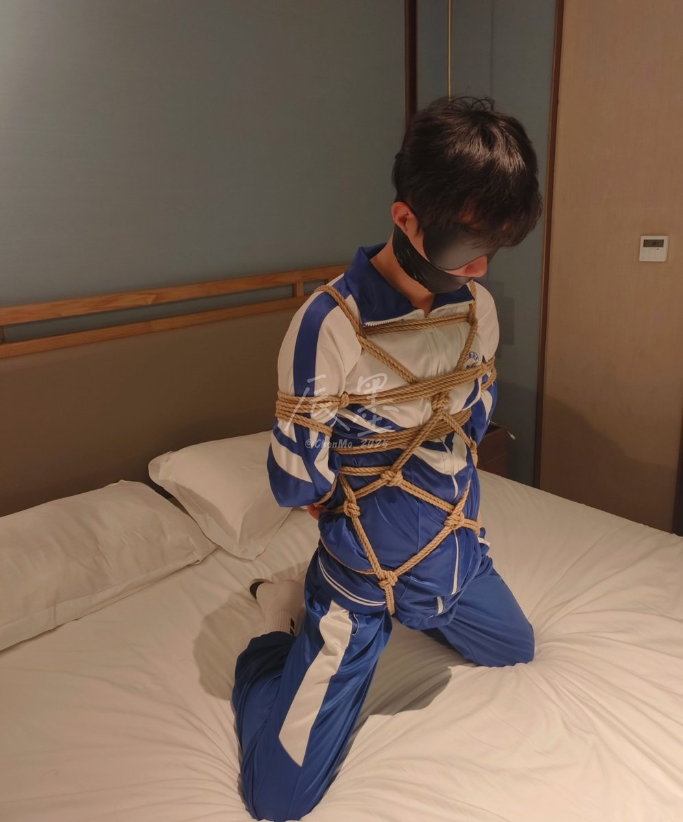 ChenMo_2025's tweet photo. 校服弟弟看着就很好欺负的样子😈
m:@seemuo1 https://t.co/zoVpZXHAWX