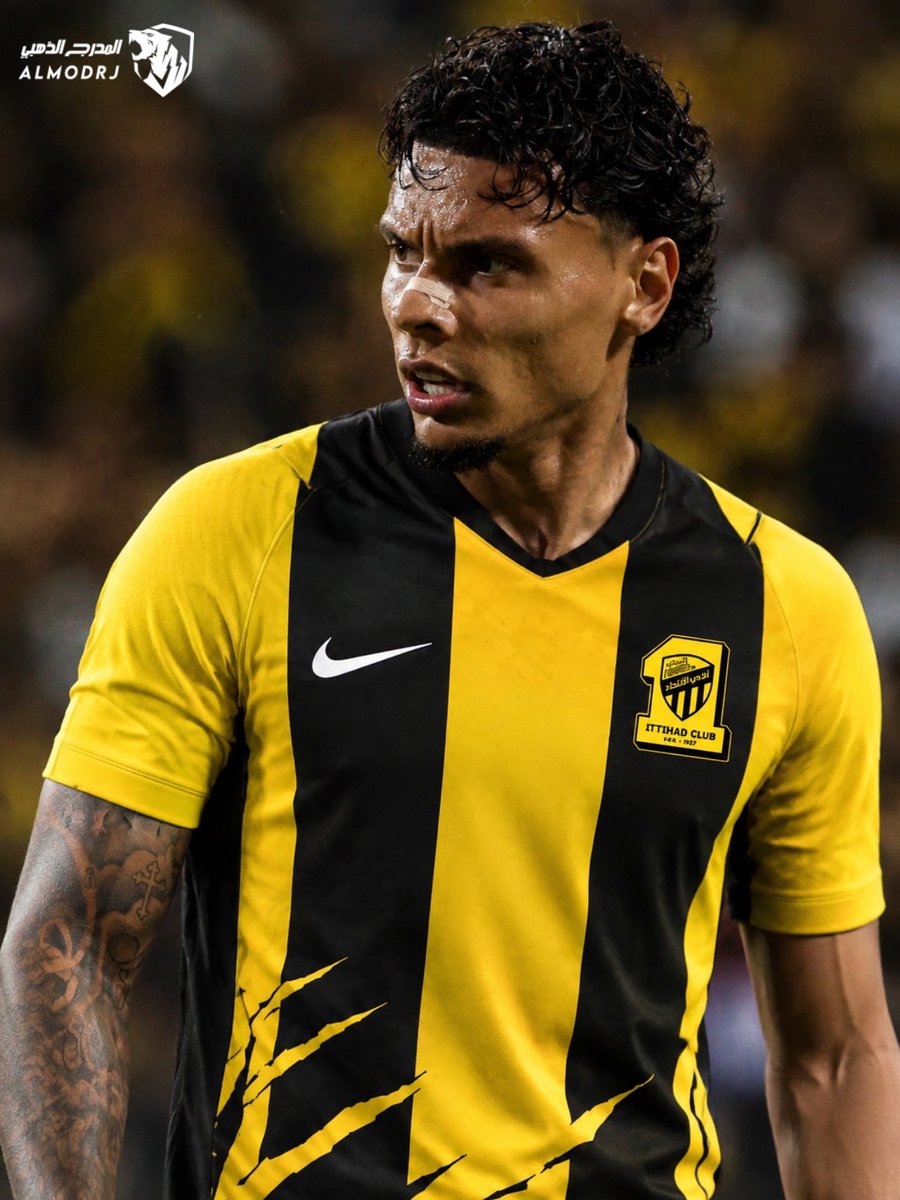 MR93B's tweet photo. المفروض يتم التعاقد مع الأثنين وليس واحد فقط .. ديون لوبي ذا المفروض يتصرف للنخبه https://t.co/ZDIlyPciuc