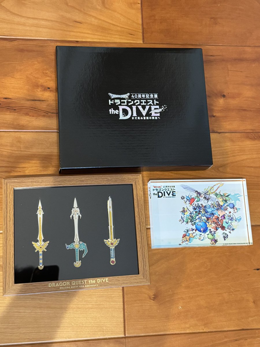 DQW0928's tweet photo. 先週、ドラクエDIVEにも行ってきました！楽しみにしていたVR体験が期待以上のめちゃくちゃ楽しかったです♪

来春には、大阪でも開催されるみたいなので、今度は家族で行こうかな？🤭グッズは売り切れが多かったみたいで、アクリルのやつだけ買いました！（剣セットは特典です） https://t.co/WTMwbf6Lu1