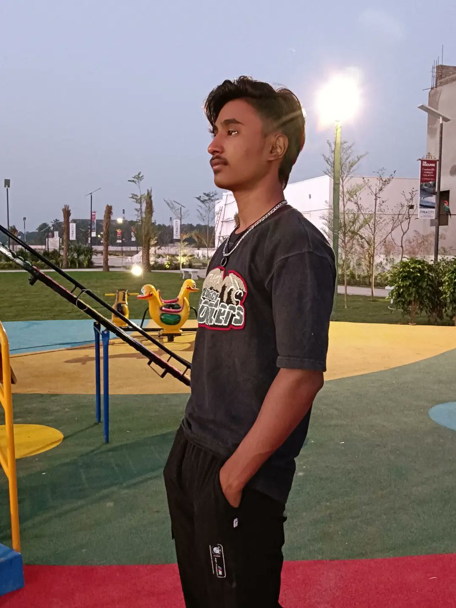 0826875435's tweet photo. Tohara sasura mein bheekh mang. https://t.co/pXhr6J6vlj