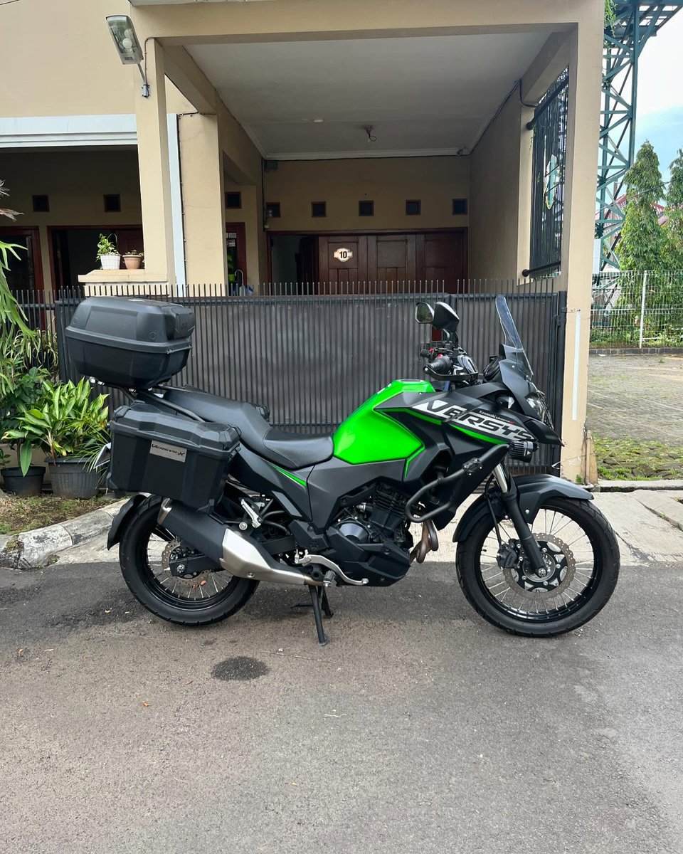 GeorgettaShf's tweet photo. SOLD

2023 Kawasaki Versys Tourer 
Registration tax paid 
Complete documents and manual 
Mileage: 4, 2xx km 
Accessories: Givi top box, CR auxiliary lights, LED lights, Rhinoguard handguards, front beak 
Price: DM only https://t.co/xUeST5yuZZ