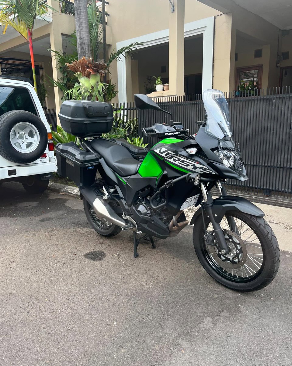 GeorgettaShf's tweet photo. SOLD

2023 Kawasaki Versys Tourer 
Registration tax paid 
Complete documents and manual 
Mileage: 4, 2xx km 
Accessories: Givi top box, CR auxiliary lights, LED lights, Rhinoguard handguards, front beak 
Price: DM only https://t.co/xUeST5yuZZ