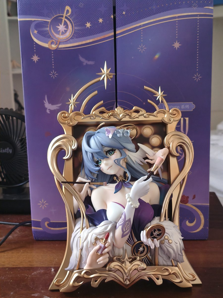 kcn25a's tweet photo. Como pode uma pessoa acertar tanto o presente que me deu? Robin é tão linda MDS. Tô apaixonada. https://t.co/vPRwRA3Va0