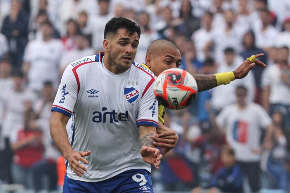 RodriVazquez95's tweet photo. 🚨 ATENCIÓN | Ya se realizaron los estudios a Maxi Gomez.

📌 Esguince de rodilla grado uno, tres semanas de recuperación es lo que demandará su vuelta a las canchas.

🎙️ En @Sport890 todos los detalles. https://t.co/96UD7LrTmT