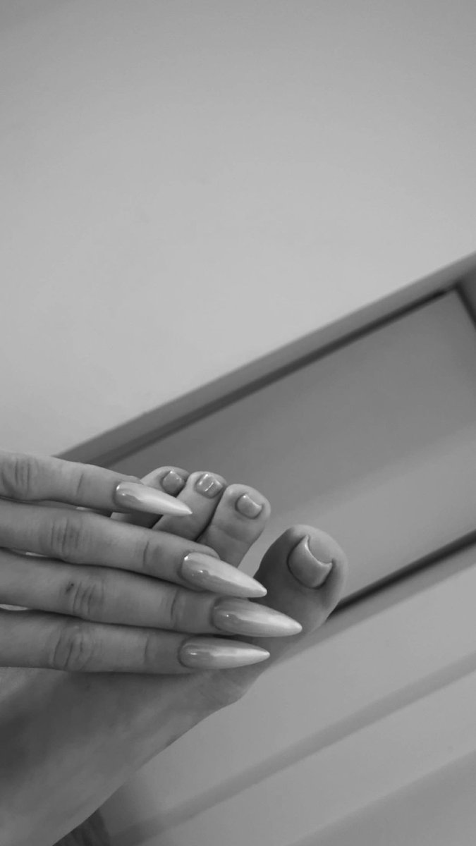 theblondereign's tweet photo. I want a manicure and pedicure 

Which piggy wants to cover it and fund my pretty hands and feet 🦶 

Finsub loser beta cuck brain spoilt foot fetish toes goon findom London uk active domme https://t.co/CY7Cpgg80x