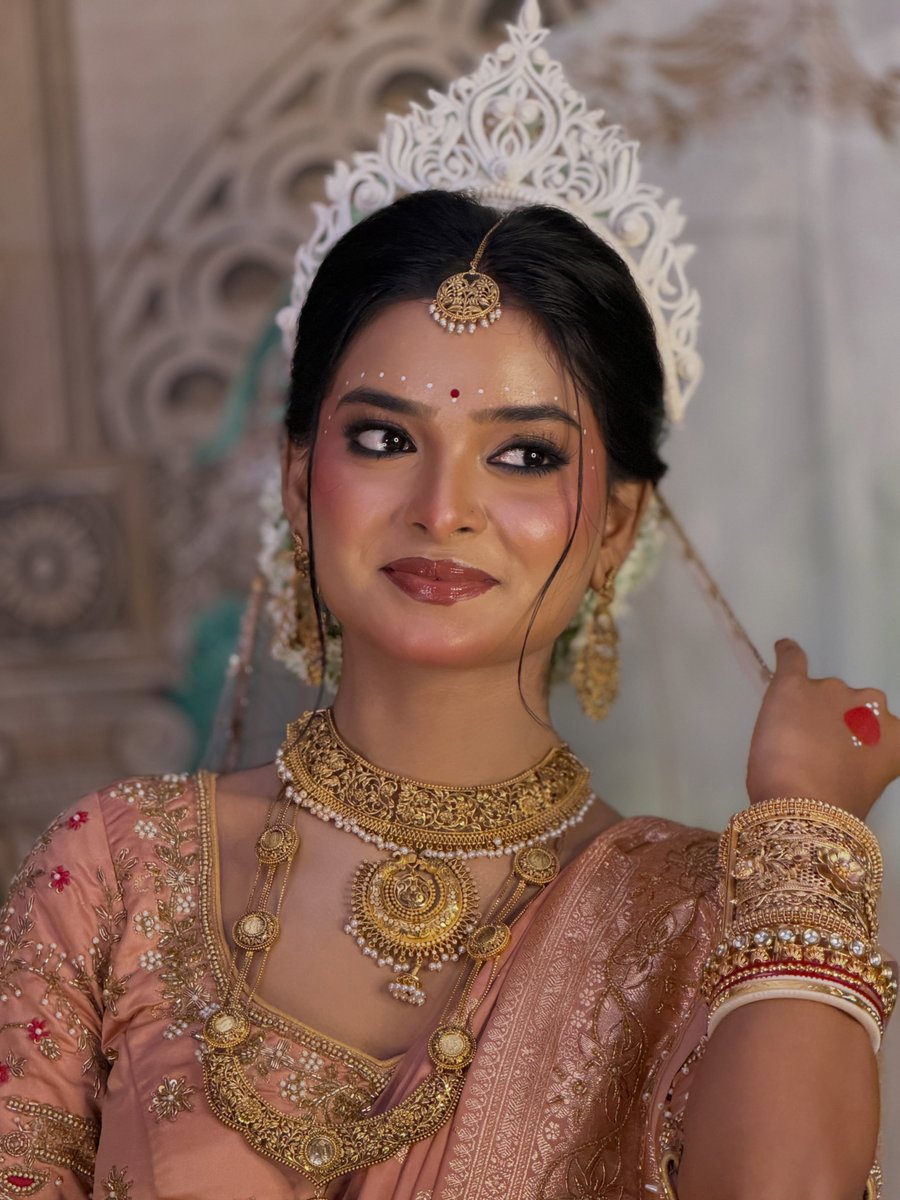 seldacantemur1's tweet photo. Signature bridal makeup by Biswajit. Bookings open for 2026-2027. Contact: 7439331014 https://t.co/3JxBDl1zb5