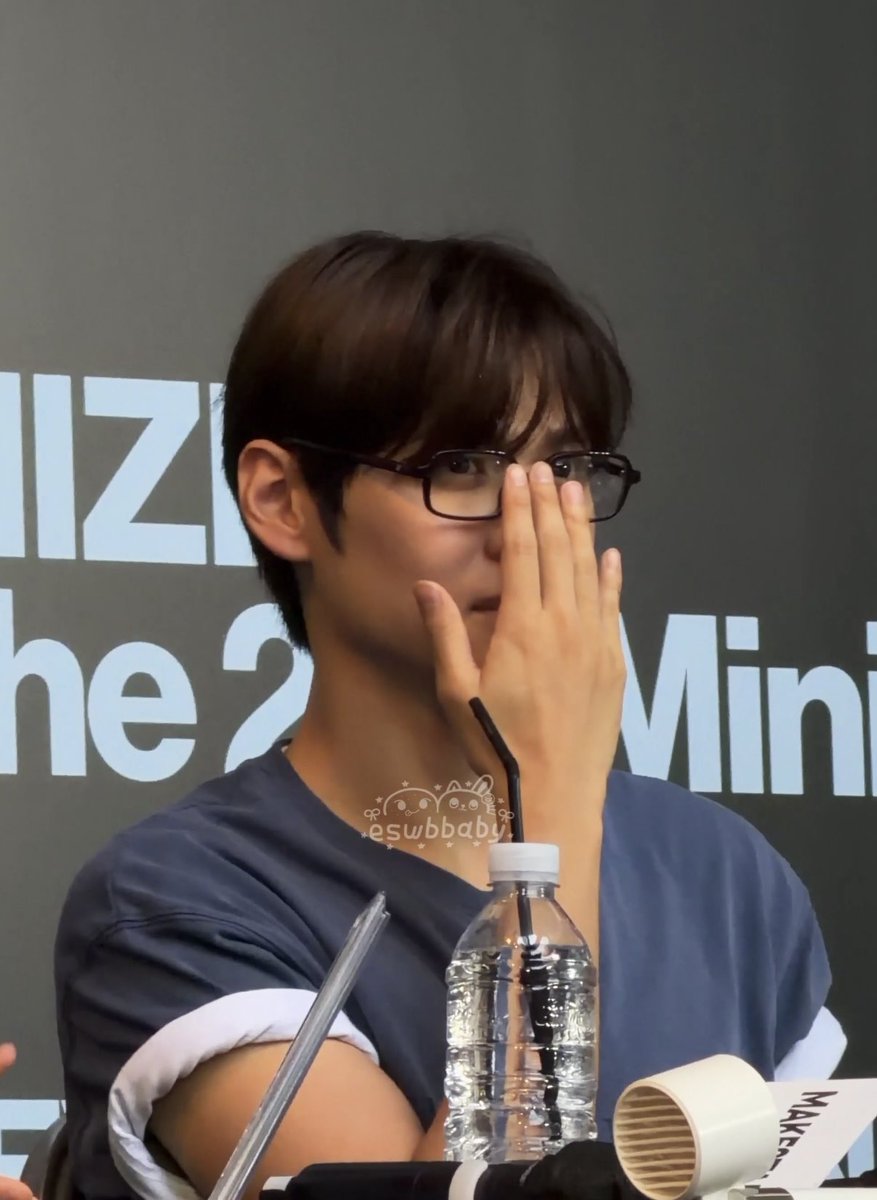 kong0319_'s tweet photo. my nerdy boy 👓 https://t.co/VL5rN5qeKO