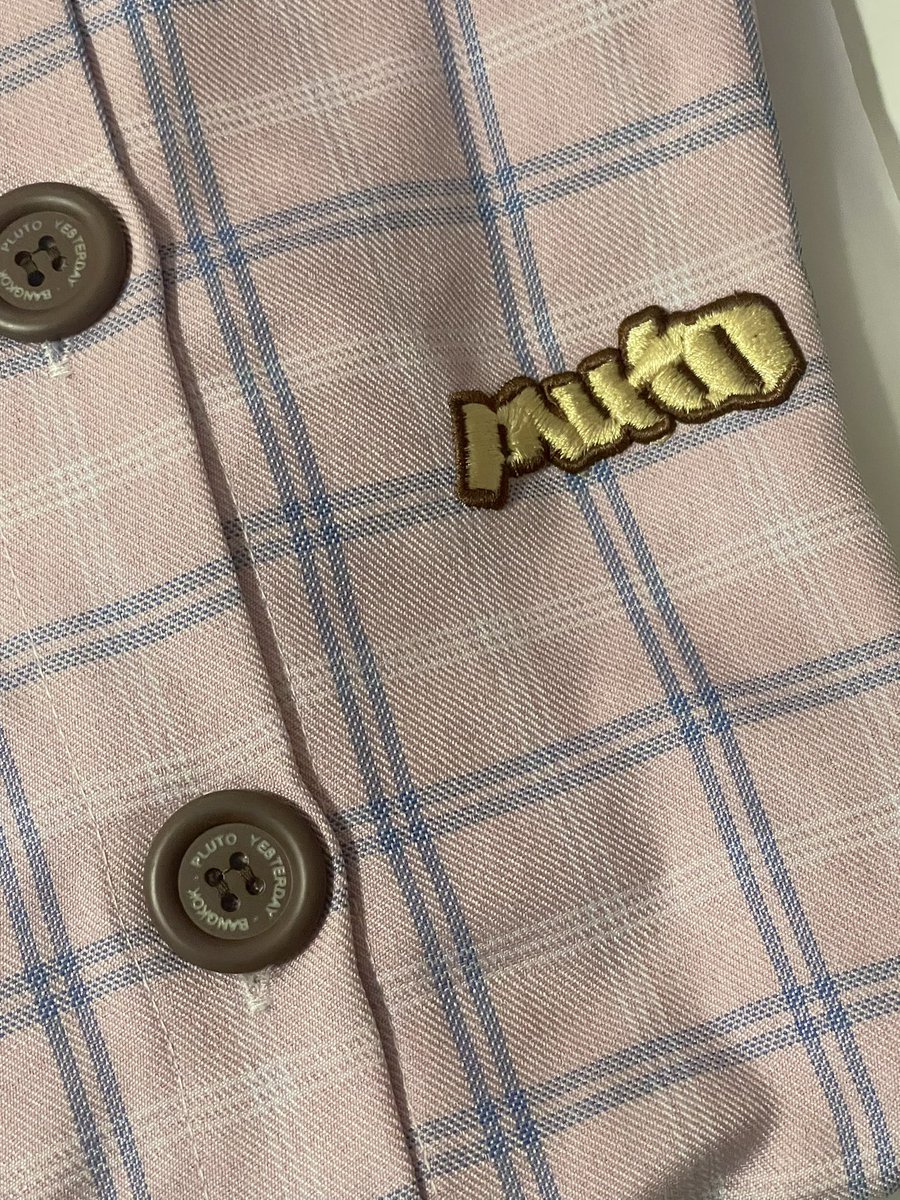 JnieeJn's tweet photo. เห็นไลน์เด้งตั้งแต่ตอนทำงาน ถึงบ้านมารีบแกะเสื้อเลย คือเสื้อของจริงน่ารักพาสเทลมาก ๆ เลิฟทุกคอลของบุ๊คเลย🥹💖

#plutoyesterday #kasibook https://t.co/nXb4li19iF