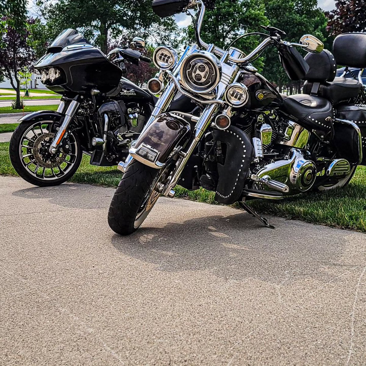 PeiRaisiny8a's tweet photo. Back-road runners sounding like thunder. https://t.co/vBrsNGXB0t