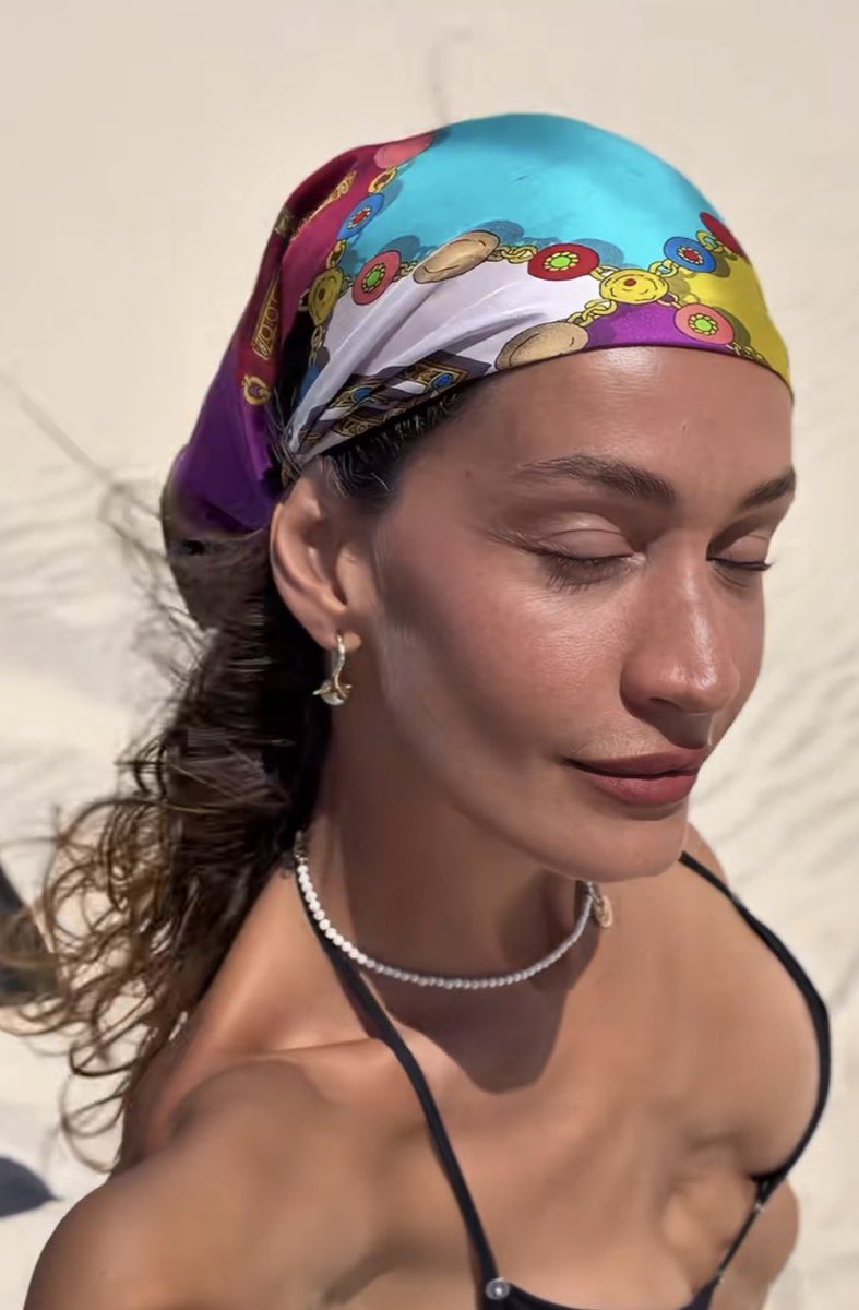 arwen710503's tweet photo. #foulard 🥰🥰👏🏼 #helebaprestes #helevier
https://t.co/OeVFp9pNdD https://t.co/0CRQCILB4Z
