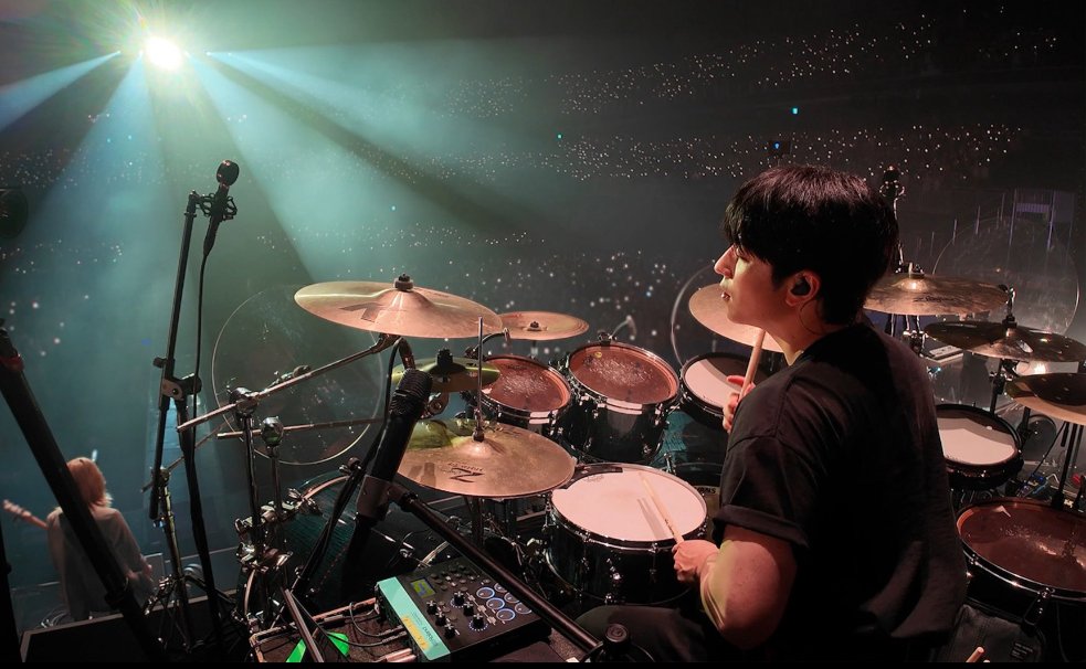 xhmochixh's tweet photo. 音楽に真摯な愛と膨大な情熱を注いできたあなただから、きっと音楽もあなたを助け、支え、寄り添ってくれているよね。
ク・ゴニルさん。あなたのドラムがまた世界中に響き渡る日をずっと待ってるよ。

#901day
#gunil
#구건일 https://t.co/CFNCkxYU5Q