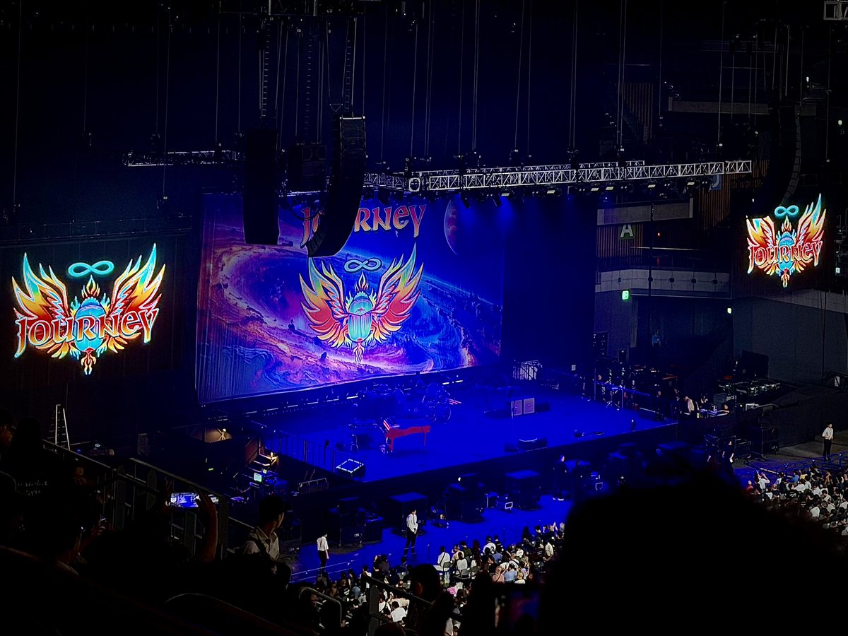 akitaro's tweet photo. 今日は有明アリーナに来ました。JOURNEY FINAL FRONTIER TOUR https://t.co/zd6aZa17bB