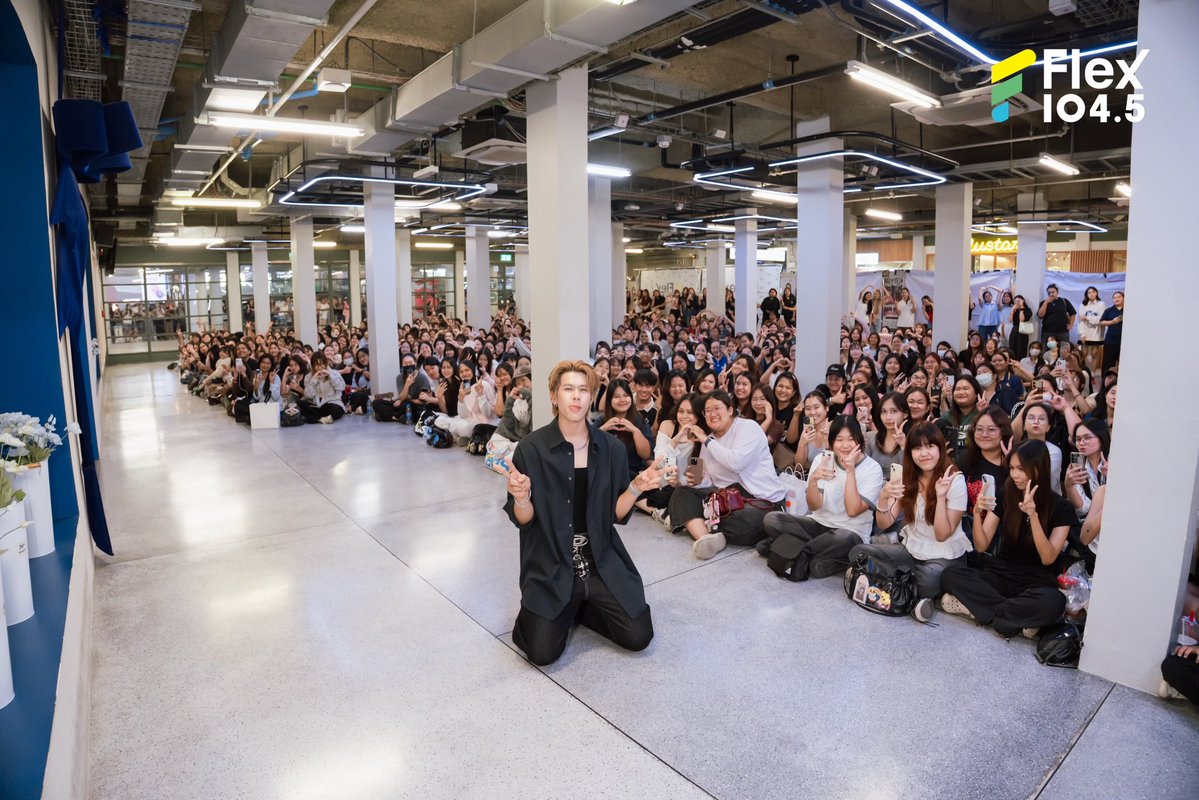 Flex_Connect's tweet photo. ขอบคุณแฟน ๆ ทุกคนที่มาร่วมส่งกำลังใจให้ศิลปิน ทั้งในไลฟ์และหน้าสตูดิโอนะคะ และขอบคุณ 𝐓𝐮𝐢𝐂𝐡𝐚𝐲𝐚𝐭𝐨𝐫𝐧 ที่พาเพลง “ปล่อยใจ (Bloom)” ซิงเกิลโซโล่สุดพิเศษ มานั่งพูดคุยและแชร์เรื่องราวเบื้องหลังให้พวกเราได้ฟังกันแบบจัดเต็ม 

ใครที่ยังไม่ได้ฟัง หรืออยากปล่อยใจไปกับเสียงนุ่ม ๆ ของ 𝐓𝐮𝐢𝐂𝐡𝐚𝐲𝐚𝐭𝐨𝐫𝐧 สามารถไปตามฟังเพลง “ปล่อยใจ (Bloom)” ได้แล้ววันนี้ทุกช่องทางสตรีมมิ่งนะคะ รับรองว่าเพลงนี้จะทำให้คุณตกหลุมรักไปพร้อม ๆ กับดอกซากุระแน่นอน 🌸🫶🏻

📌ดูรายการ Flex Talk ย้อนหลังได้ทาง YouTube : FlexConnect
https://t.co/8y3DDPjrYs

@TuiChayatorn @LYKNofficial @RiserMusic 
.
#Flex1045xTuiChayatorn_Bloom
#BloomTuiChayatorn
#TuiChayatorn #LYKN #RISERMUSIC
#FlexTalk #FlexConnect #Flex1045