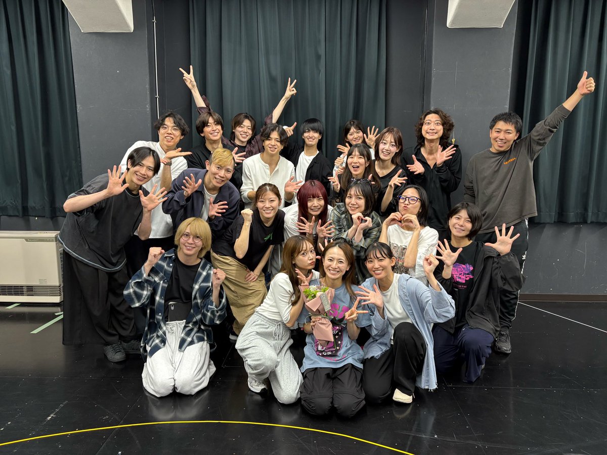 CMSstage's tweet photo. ||◤　稽古場より　◢|| 

本日9月1日は　
Cross Cast ver.マキューシオ役
#星波 さんのお誕生日でした！
おめでとうございます💐

#ロミジュリOC https://t.co/zwJEXrl5kw