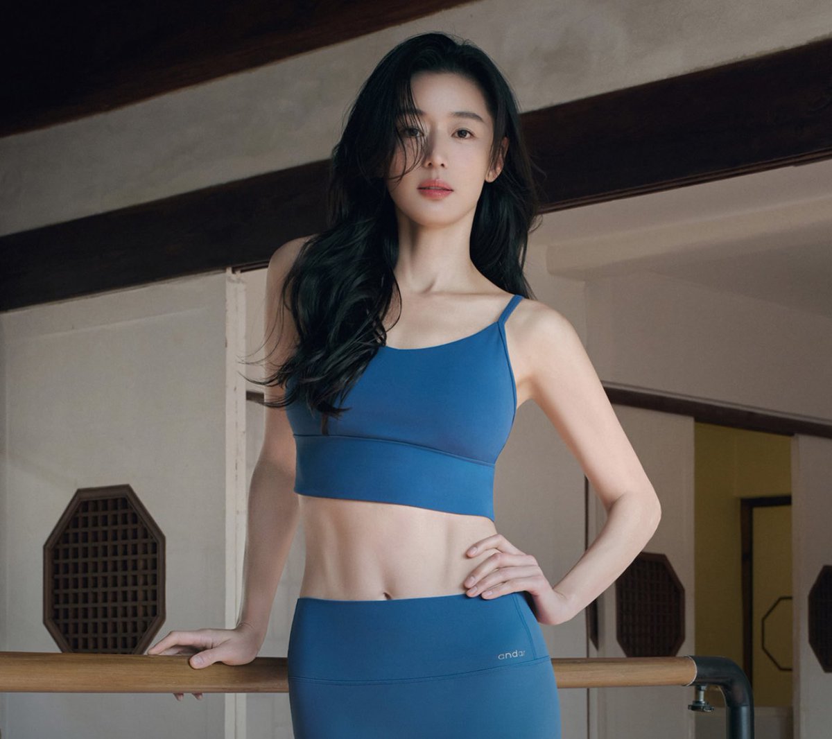 forjjhonly's tweet photo. damn jun ji hyun’s physiques at 44 is crazy! she’s aging backwards fr #ANDAR https://t.co/kjnzInnh6j