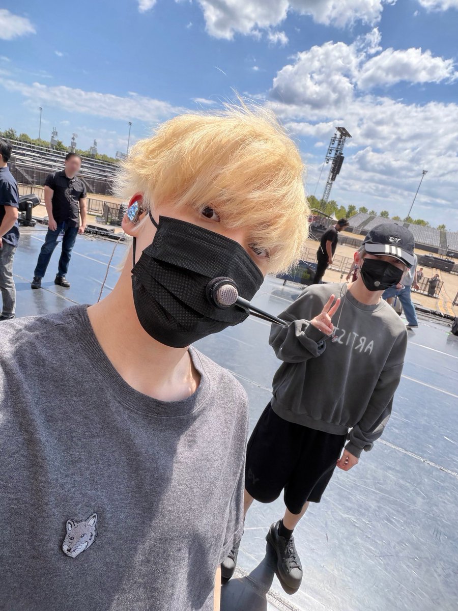 lovelifebeauty_'s tweet photo. yunho and yeosang in türkiye for soundcheck 😇 https://t.co/fZ0F2V9uov