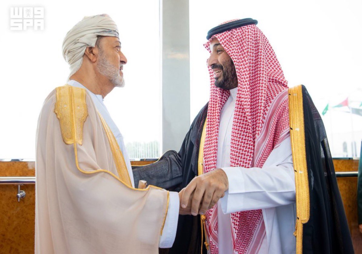 Go_Go_2030's tweet photo. @AzizbagBag سمو #ولي_العهد يلتقي سلطان عُمان، ويستعرضان العلاقات الأخوية بين البلدين الشقيقين ومجالات التعاون الثنائي والفرص الواعدة لتعزيزه وتطويره في مختلف المجالات، إضافة إلى بحث تطورات الأوضاع في المنطقة والجهود المبذولة للحفاظ على أمنها .
🇸🇦💚🇸🇦 https://t.co/9MVzvWxtKl