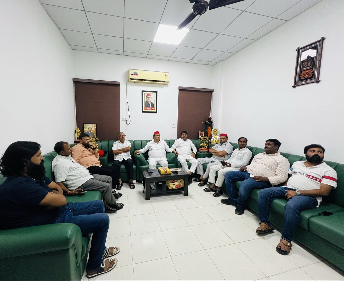 _yadavrajesh's tweet photo. समाजवादी पार्टी कार्यालय उन्नाव। https://t.co/Eo5wPQa7VY
