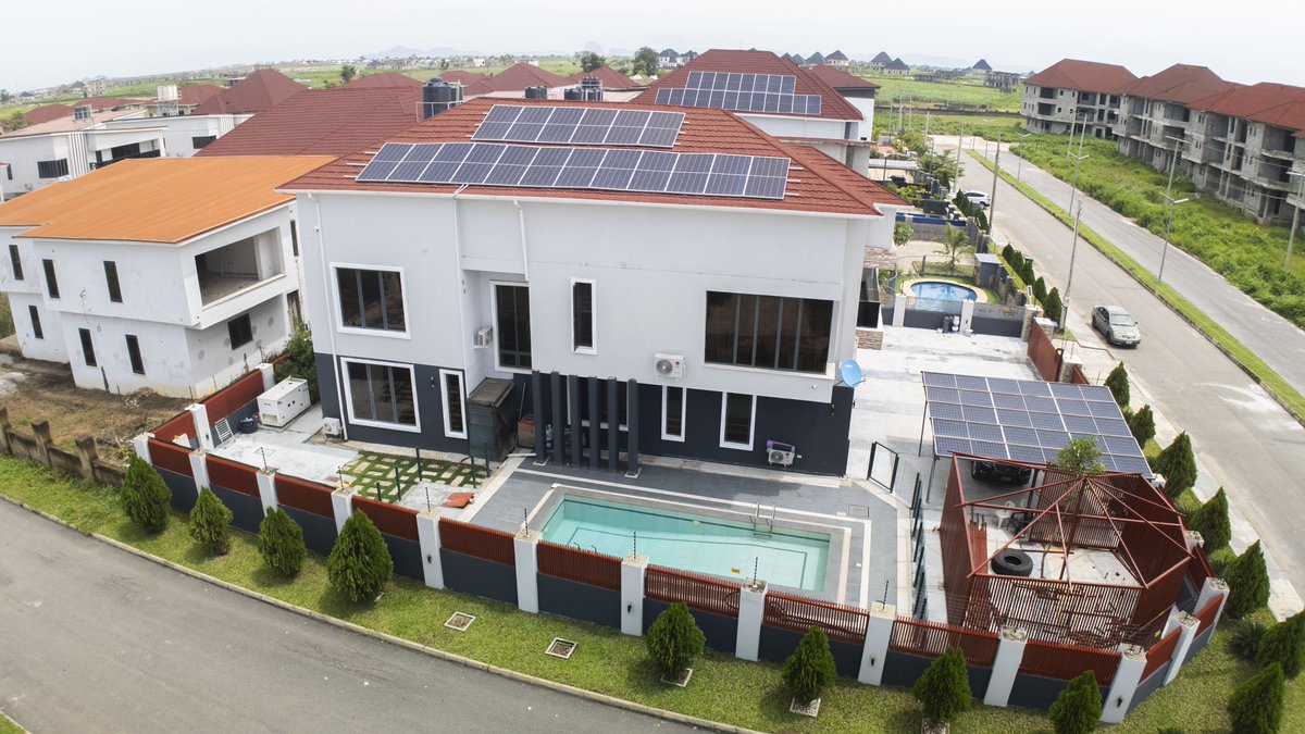 paulohomesltd's tweet photo. PAULO HOMES LTD is selling:
Luxurious 5-Bedroom Detached Duplex + Boys' Quarters
LOCATION: River Park Estate. 
PRICE: Carcass selling price https://t.co/4IZlcudTfq