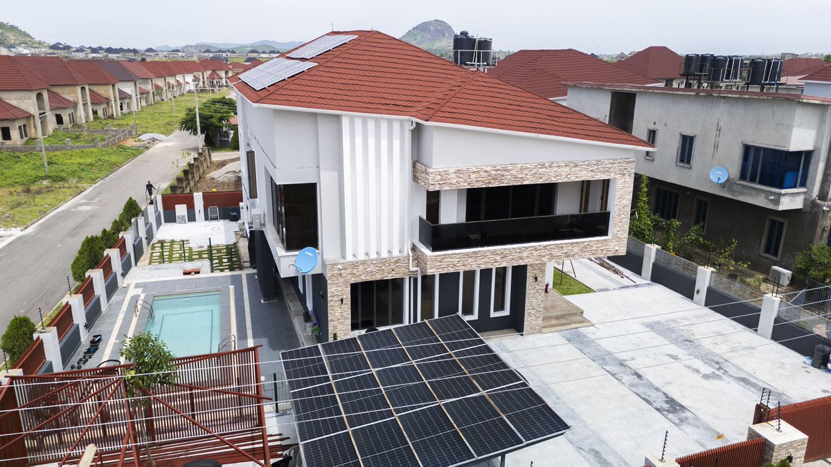 paulohomesltd's tweet photo. PAULO HOMES LTD is selling:
Luxurious 5-Bedroom Detached Duplex + Boys' Quarters
LOCATION: River Park Estate. 
PRICE: Carcass selling price https://t.co/4IZlcudTfq