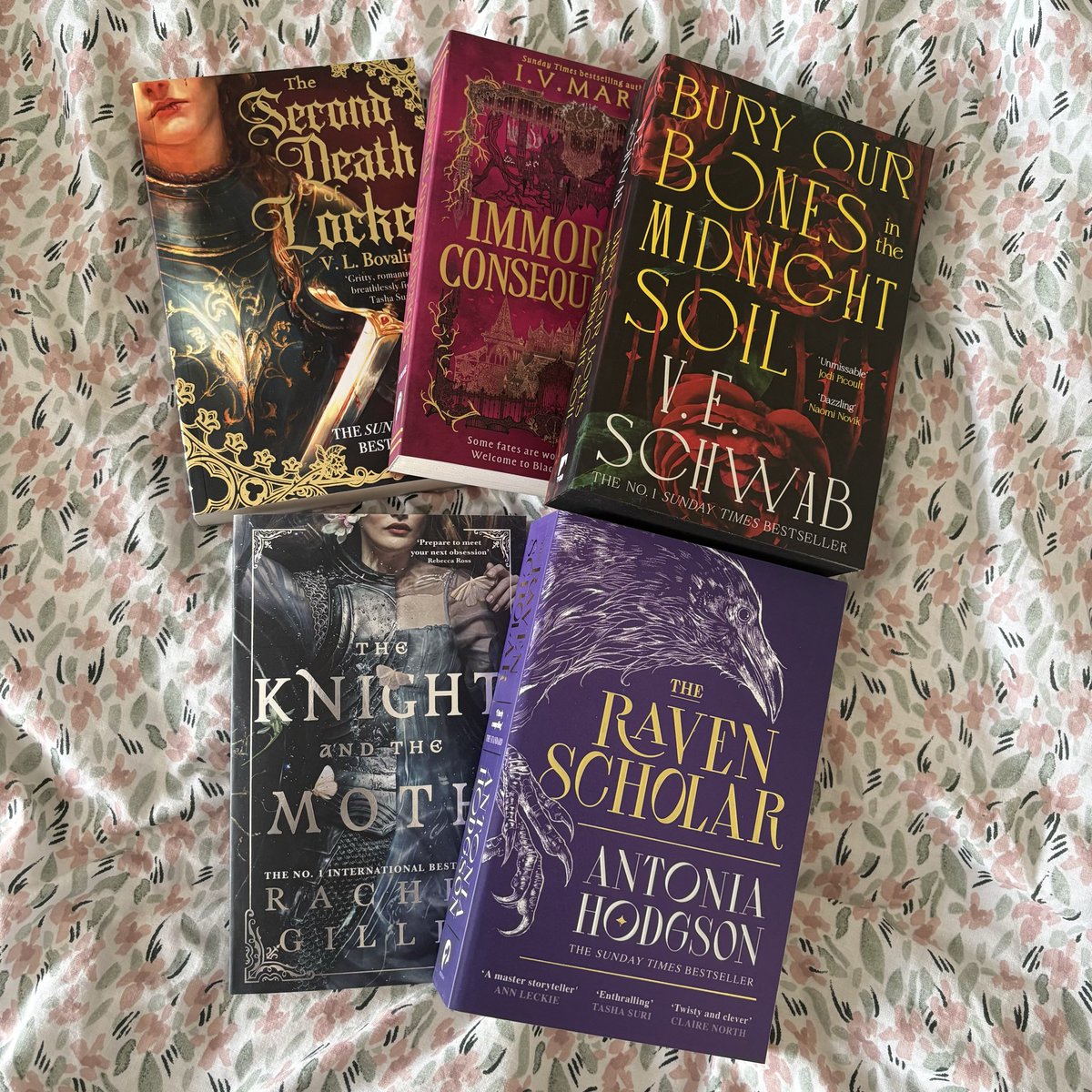 briinastar's tweet photo. my book haul… i’m obsessed with these covers https://t.co/e5u7NdTQHR