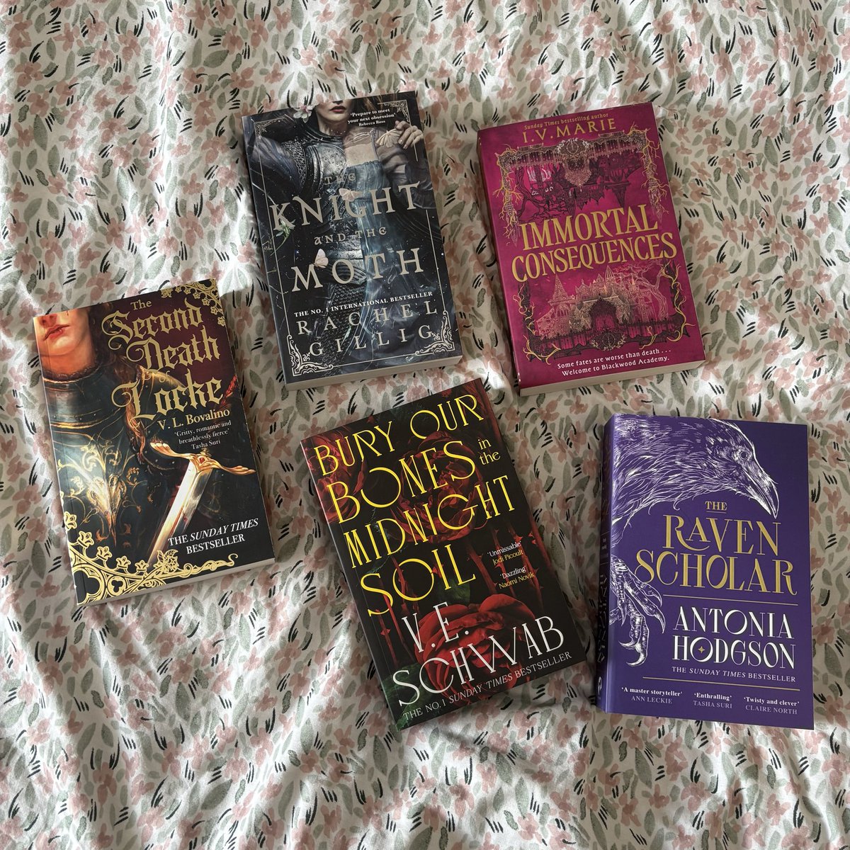 briinastar's tweet photo. my book haul… i’m obsessed with these covers https://t.co/e5u7NdTQHR