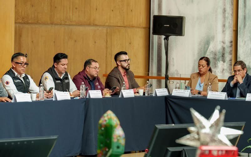 MiguelMendiolaS's tweet photo. 🛡️ Acompañamos a nuestra Gobernadora de la Gente, @LibiaDennise, en la 3ª Sesión del Consejo Estatal de Protección Civil, fortaleciendo la prevención y coordinación para responder ante cualquier emergencia.

En Guanajuato, trabajamos en equipo. 🙌

#GobiernoDeLaGente https://t.co/QaKmXuvpJe