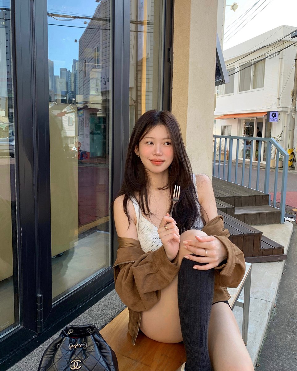 Paalemoon's tweet photo. Top of the morning! 🚀 You should know that the world is a better place with you in it-go shine today! 🌈
utpVL https://t.co/q3a1Ien018