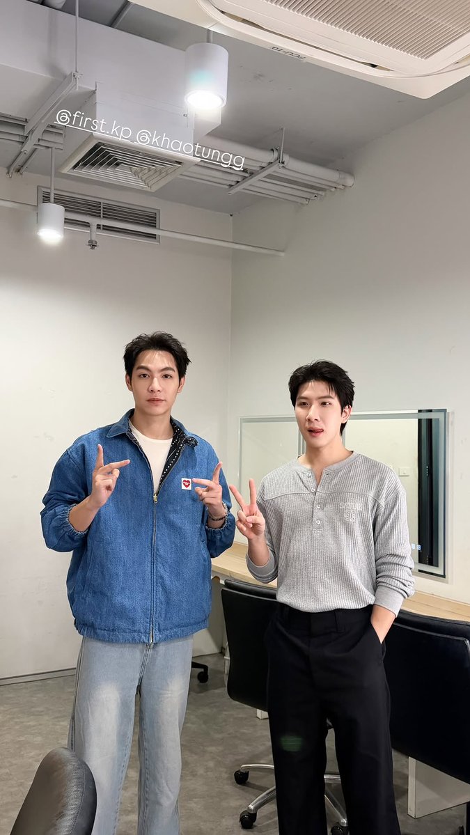 First_Memorie's tweet photo. ✌🏻✌🏻🧡🤍

➖igs : som_somzz (Update)

#เฟิร์สข้าวตัง
#Firstkanaphan #กองทัพของเฟิร์ส https://t.co/XVOnF8qYtM