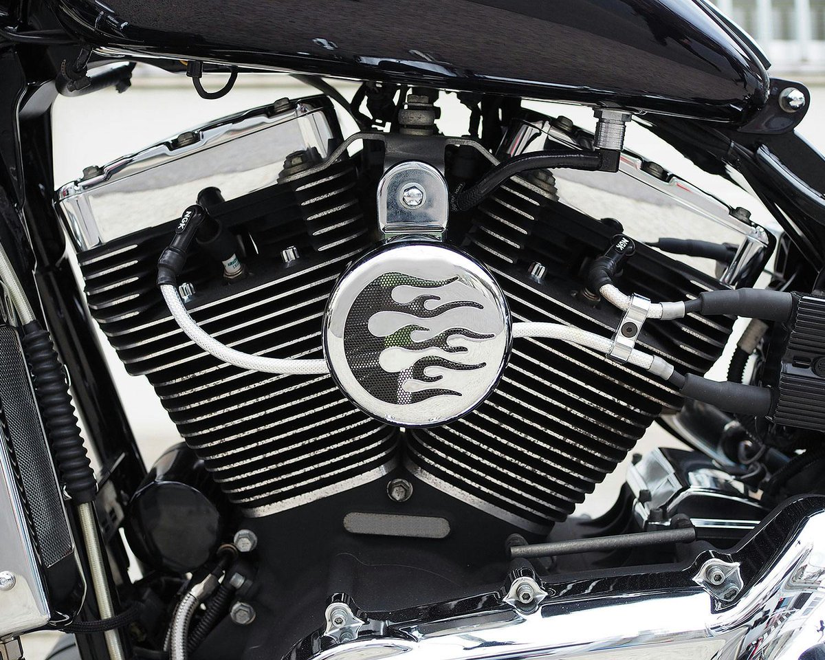 LucillaPenrx's tweet photo. Harley-Davidson-style Round Flame Horn Cover

Here’s how it looks installed
021894: Round Flame Horn Cover, Chrome
021895: Black

The stock horn cover may be chrome or black, but it lacks decorative flair. Add a Harley-style flame pattern with this https://t.co/4BcZEYOg09